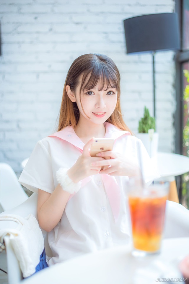 怜悯你的人不是朋友，帮助你的人才可能是朋友。